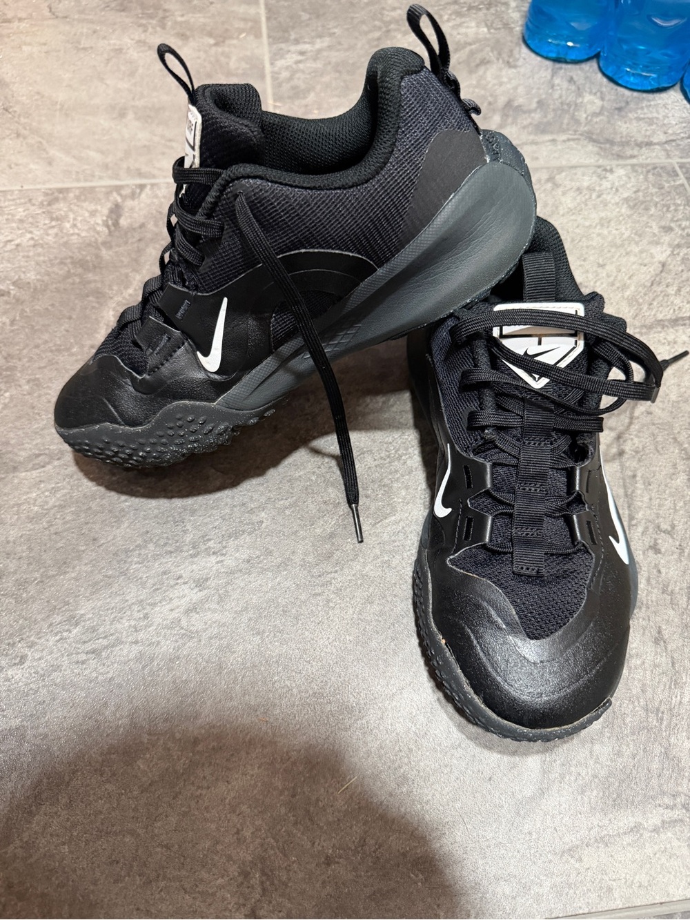 Nike Kids size 4.5y Athletic turf cleats